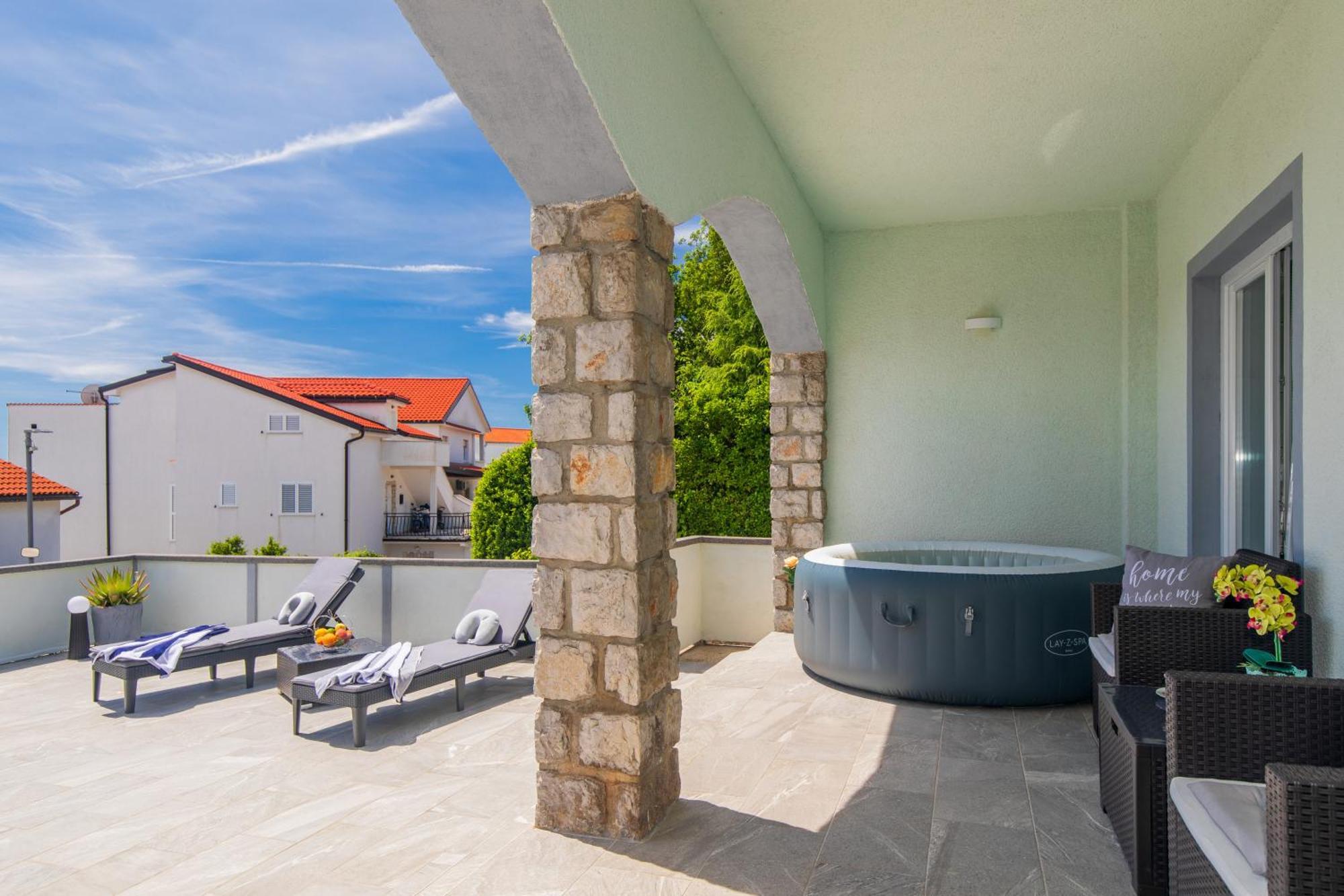 Apartment Tara With Seaview Крк Экстерьер фото